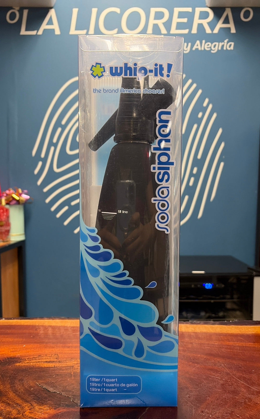 Whip-It! Rubber Coated Soda Siphon Black 1L