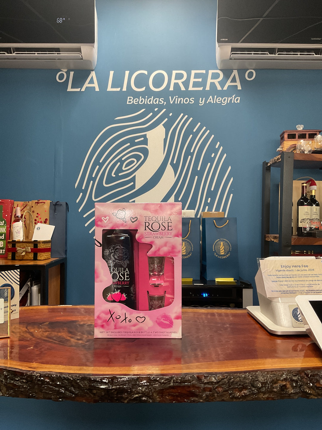 Tequila Rose Gift Pack 750 ml + shot glasses