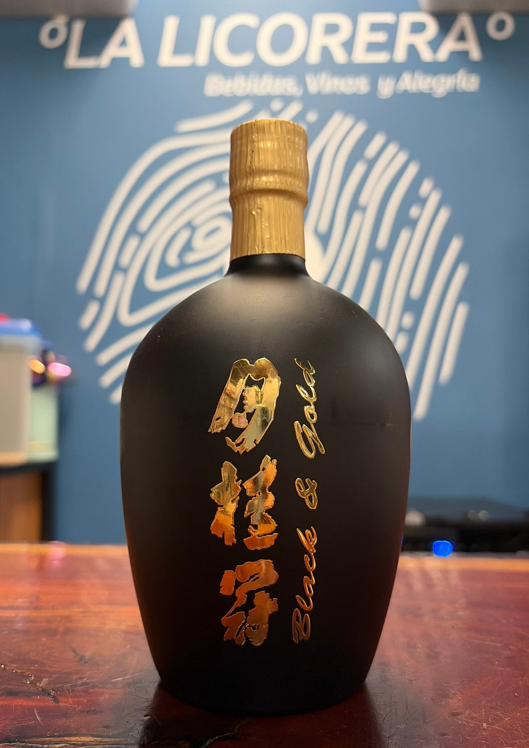 Gekkeikan Black & Gold Tokubetsu Junmai Sake 750ml
