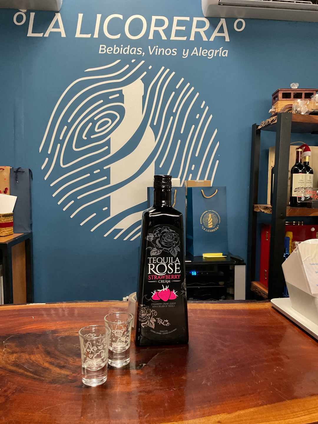 Tequila Rose Gift Pack 750 ml + shot glasses