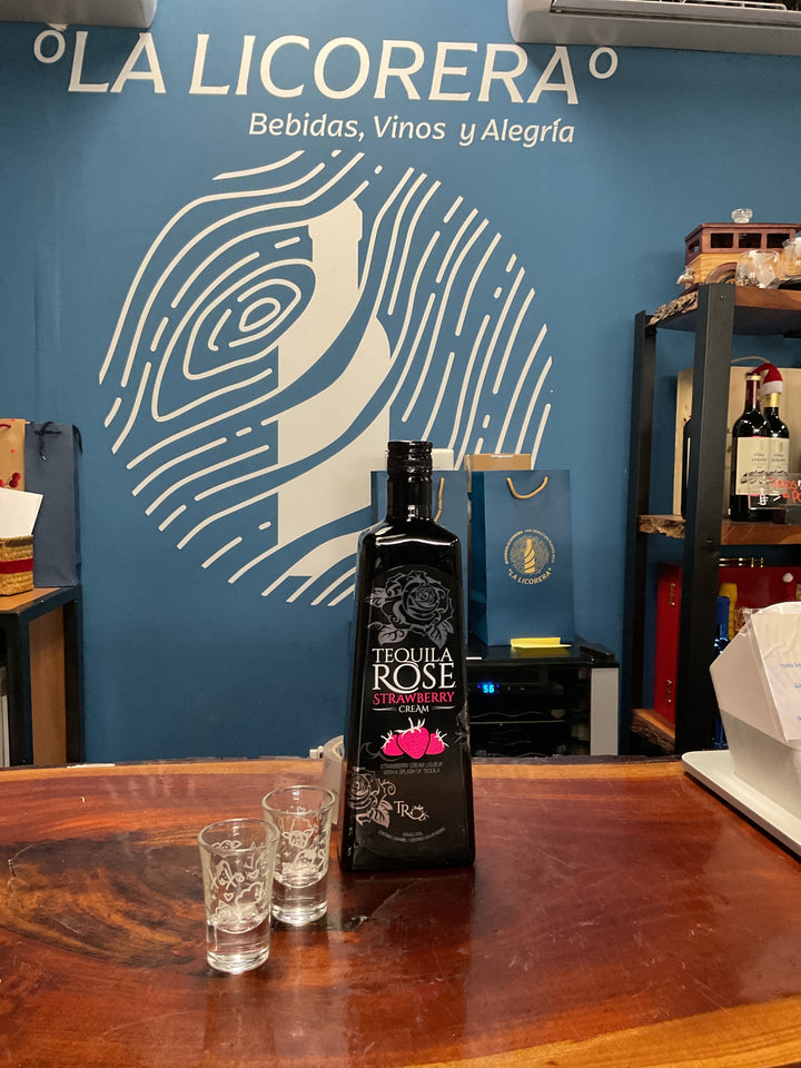 Tequila Rose Gift Pack 750 ml + shot glasses