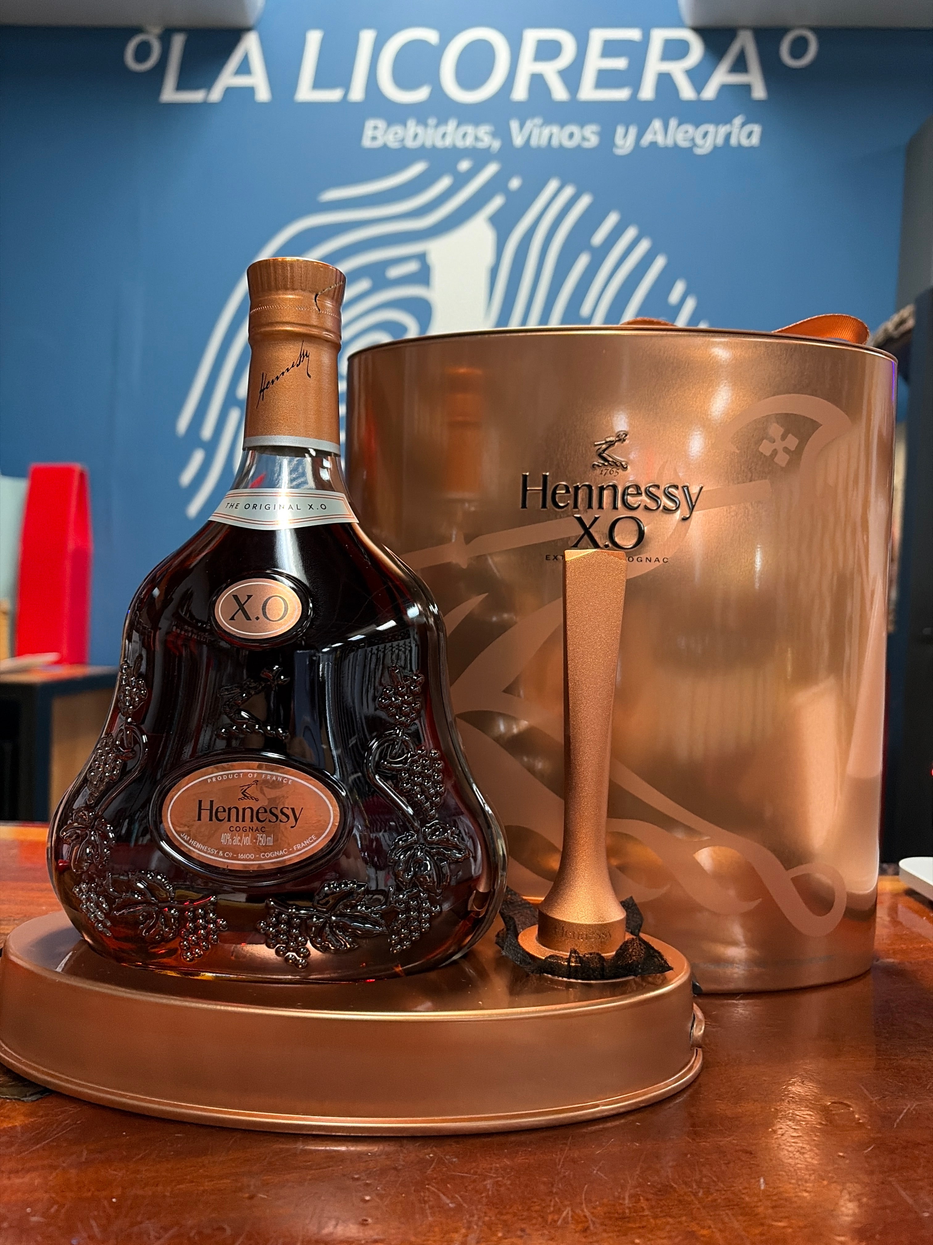 Hennessy XO Holiday Gift Set with Ice Stamp 750ml – La Licorera